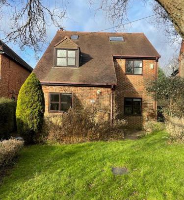 Horspath House | Spacious Village House near Oxford with Woodburner
