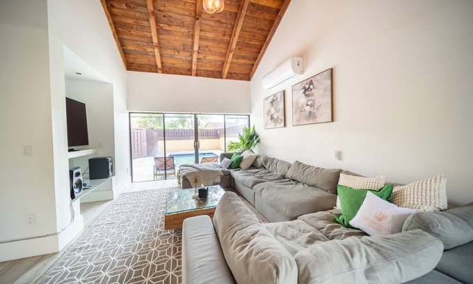 Ives Estates House | Spacious Vitality Villa in Miami with dedicated workspace 3 bed 2 bath
