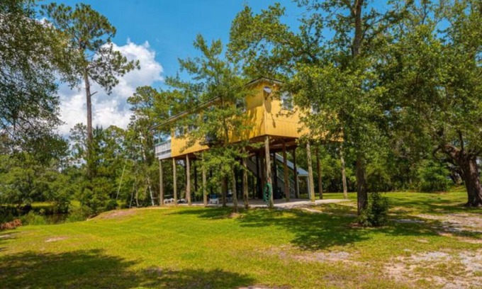 Shoreline Park Apartment | Spacious Waterfront Treehouse 2BR & 2Baths