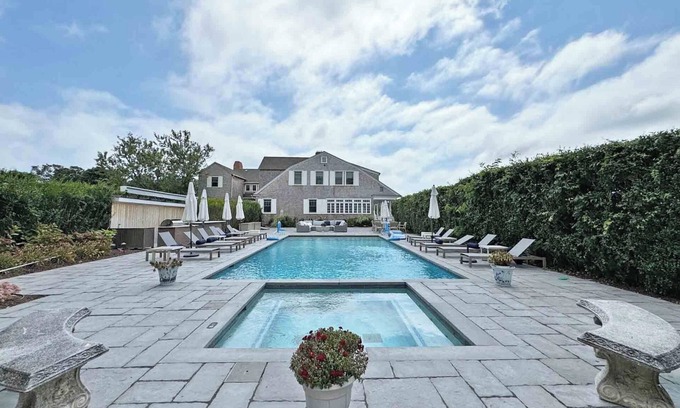 Quogue House | Spacious waterfront 9-bedroom house in peaceful Quogue