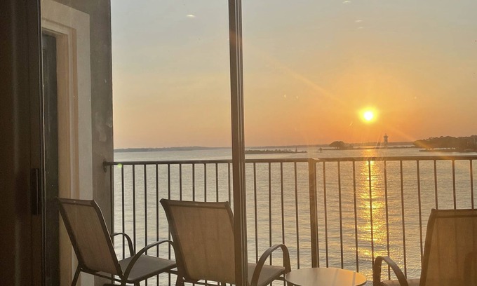 Seven Coves Condo | Spacious Waterfront Condo With Sunset Views, Pool, and Family-Friendly Amenities