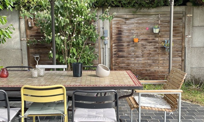 Nargis House | Spacious Waterfront House with Jacuzzi for Families and Friends