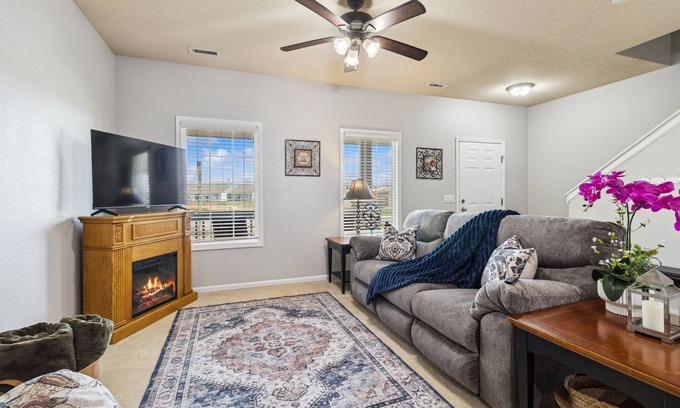 Waukee House | Spacious Waukee Condo, 3BR, fully furnished, attached garage, 2 pools, Pets ok!