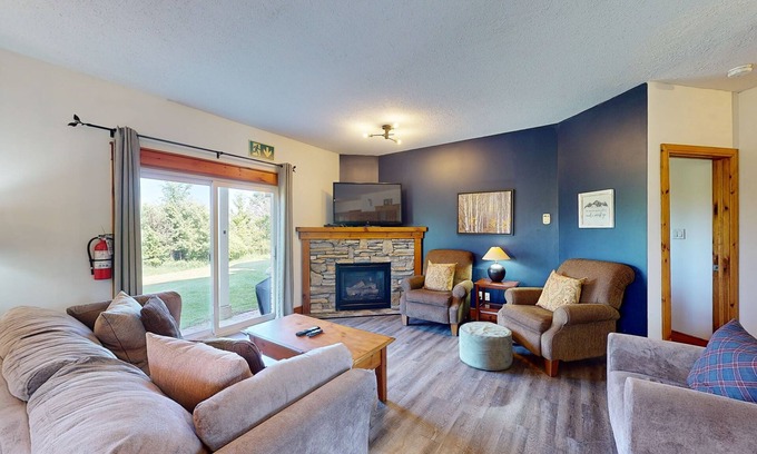 The Blue Mountains House | Spacious well equipped condo with swimming pool, grill & fireplace