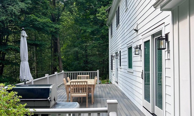 Westport House | Spacious Westport countryside retreat. Close to beach, downtown, golf and train