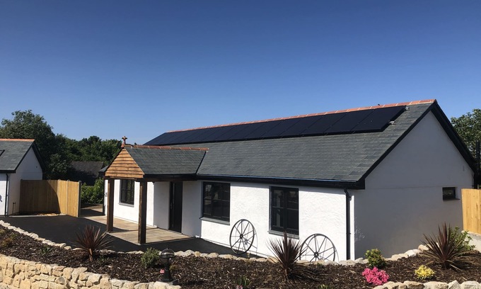 Penhallow Cottage | Spacious Wheelchair Accessible 2 Bedroom Cottage with Hot Tub