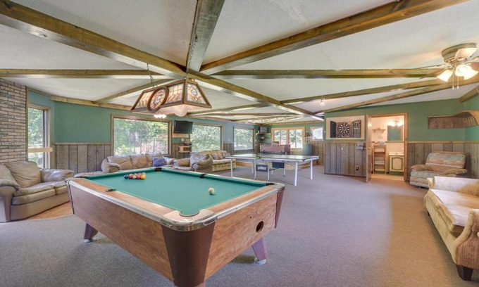 Winter House | Spacious Winter Retreat with River Access and Kayaks!