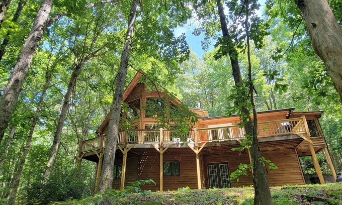 Cleveland Cabin | Spacious, Wooded views near HELEN and Dahlonega