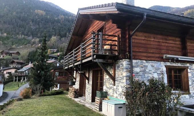 Volleges Ski Chalet | Spacious Wooden Chalet near Verbier with Jacuzzi!