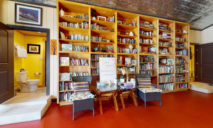 Austin Cabin | Spacious Writing Barn on Eight Acres with Central AC, WiFi,