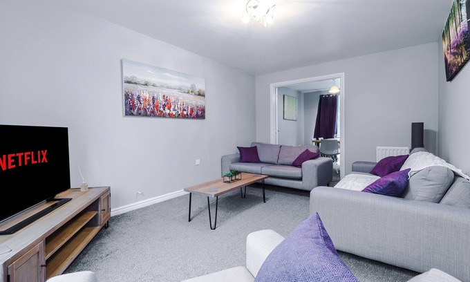 Widnes House | Spacious yet cosy, Four Bedroom Townhouse