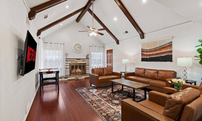 Dallas House | Spacious yet cozy 4-bedroom house in a PRIME Location in Dallas!