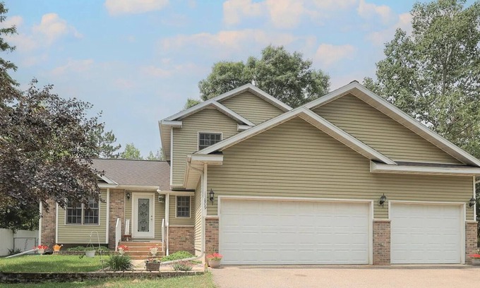 Baxter House | Spaciously Convenient House