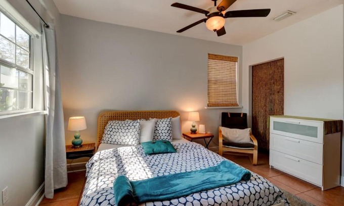 Kingston House | Spanish Bungalow Guest House
