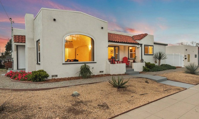 South Park House | Spanish Charm in South Park/SLEEPS 10