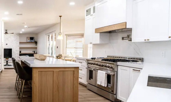 Yuma House | Spanish Villa retreat. Three king size beds + queens. Heated diving pool