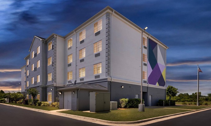 Homewood Hotel | Spark by Hilton Homewood Birmingham