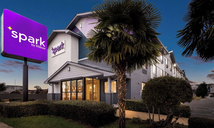 North Camellia Acres Hotel | Spark by Hilton Norfolk