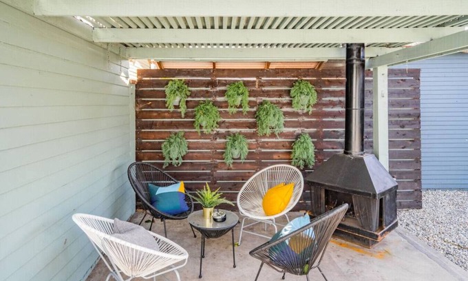 Eastside House | SPARK CLEAN Modern House+Mins2Beach+W/D+Park+AC