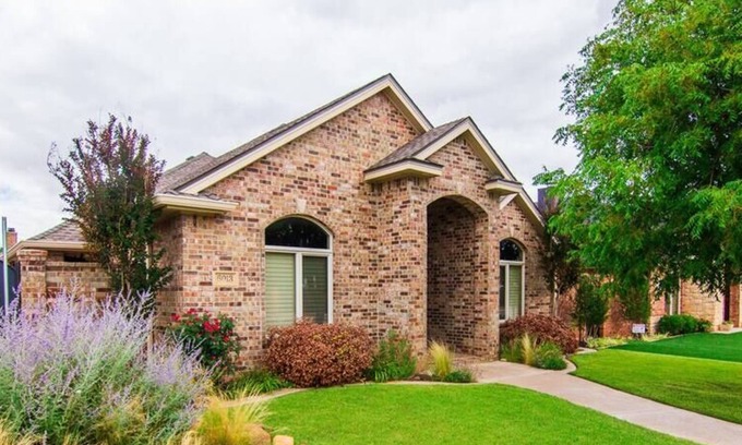 Lubbock House | Spark Getaways: The Napoleon