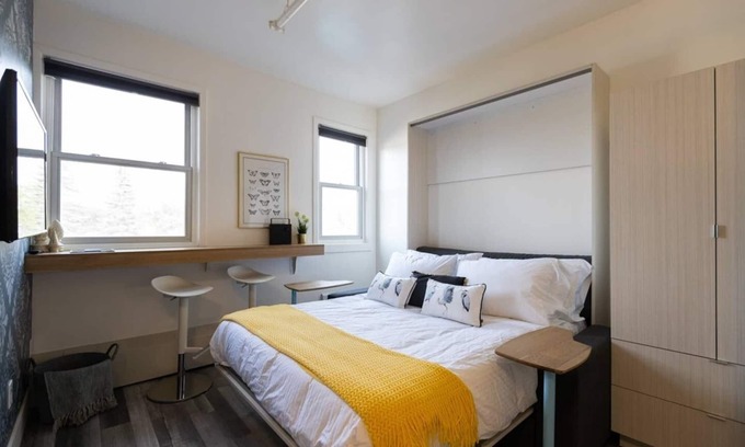 Northeast Edmonton Apartment | Sparkling Clean, Cozy and Comfortable in Highlands