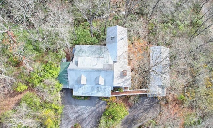 Clayton House | Sparrows Nest - mountain retreat near downtown Clayton w/Hot Tub, Dog Friendly