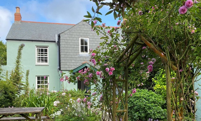 Castallack Cottage | Sparrows Nest, sweeping views of Penzance bay
