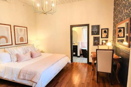 Nevada City Hotel | Speakeasy King Suite (Rm 8)