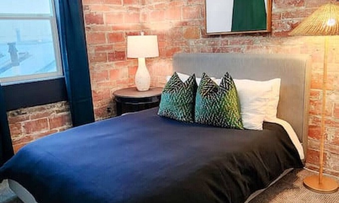 Nevada City Hotel | Speakeasy Queen Room (Rm 7)