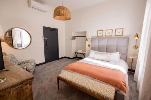 Nevada City Hotel | Speakeasy Queen Suite (Rm 3)