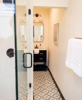 Nevada City Hotel | Speakeasy Queen Suite (Rm 7)
