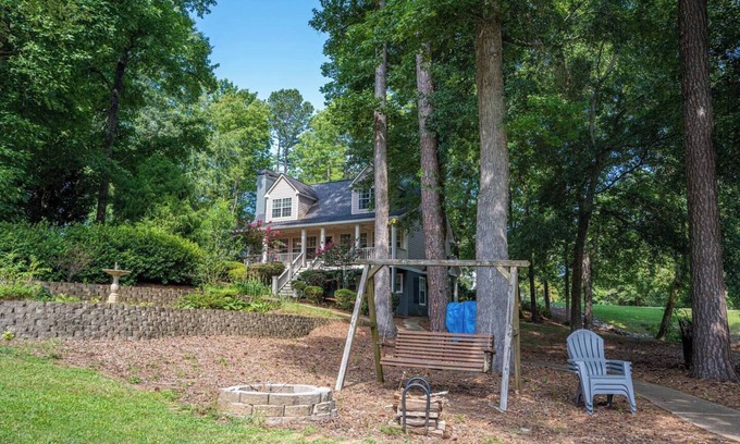 Lake Oconee House | Special! Billiards, ping pong, foosball, and Lake Oconee waterfront.