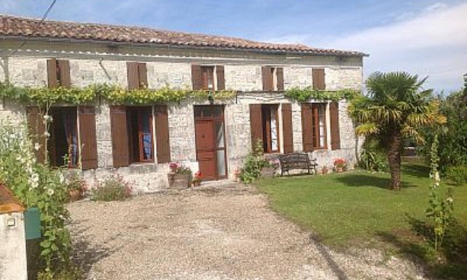 Saint-Fort-sur-Gironde House | Special Offer! Beautiful hill top House with Private Heated Pool, Stunning Views
