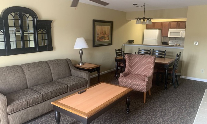 Berkeley House | Special Holiday Rates. 4BDR townhouse (12) in Historic Powhatan 💕