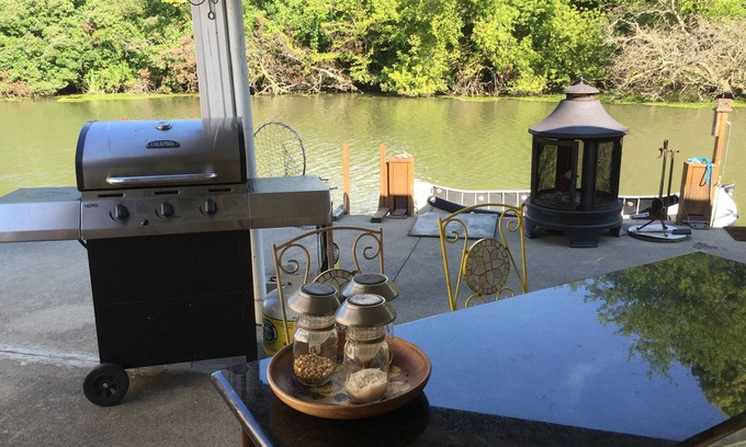 Kingsville Cottage | Special Jul 17-25, CD 200/Per night, Cedar Island Marina ,New HAVC & Renovated