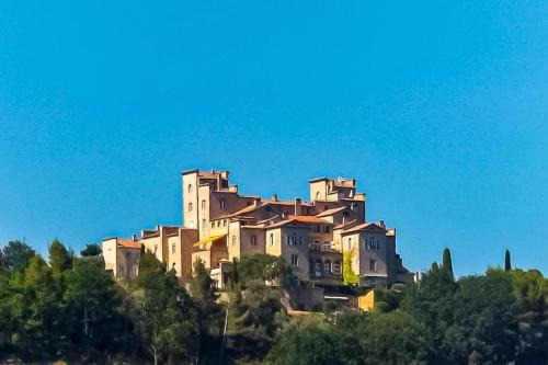 Tourrettes Apartment | SPECIAL ! LE STUDIO DU CHATEAU