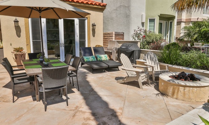 Huntington Beach House | Special rates for fire victims of the LA fires!n1 block to Main Street, pier,