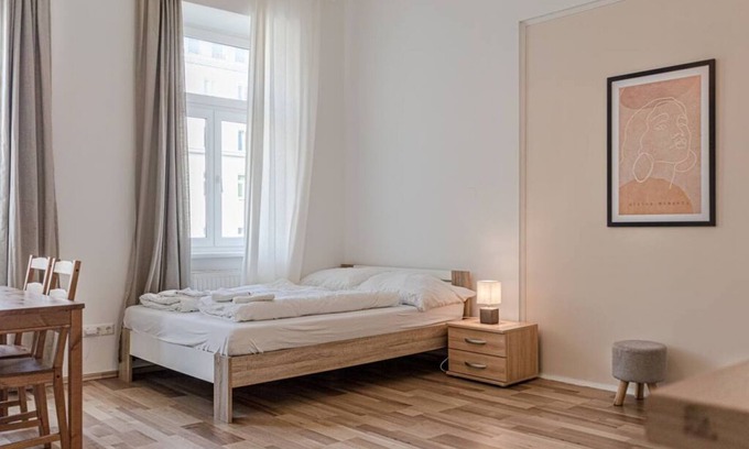 Matzleinsdorf Apartment | Special Vintage Viennese Apt. - 12min f Downtown