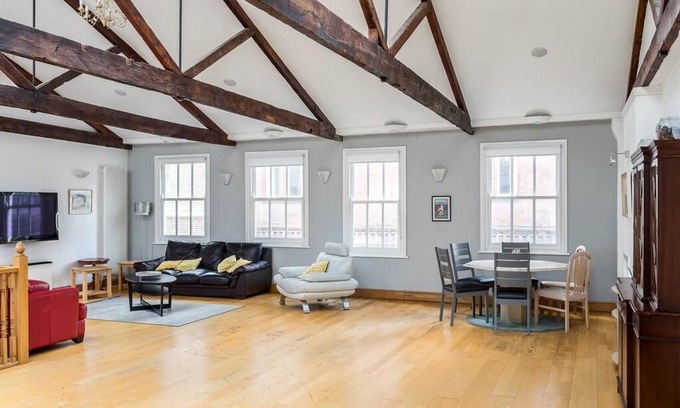 Kensington House | Specious Family Kensington 5-Bed House, Sleeps 12