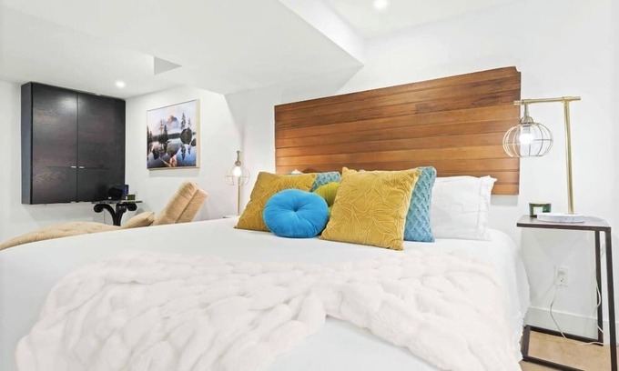 Burlington Apartment | Specious & fully Private studio apt with laundry