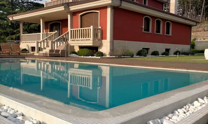 Vilagarcia de Arousa Villa | Spectacular villa with infinity pool