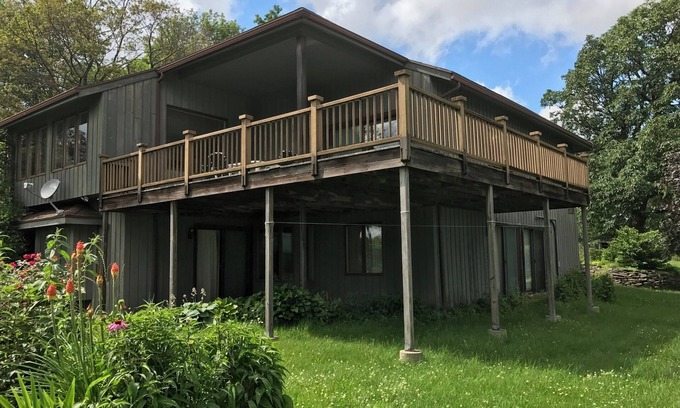Middlesex House | Spectacular 3-bedroom estate in the heart of wine country in the Finger Lakes.