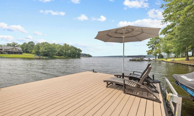 Lake Oconee House | Spectacular 4 BR lakefront home, Private Deep Water Dock on Peninsula