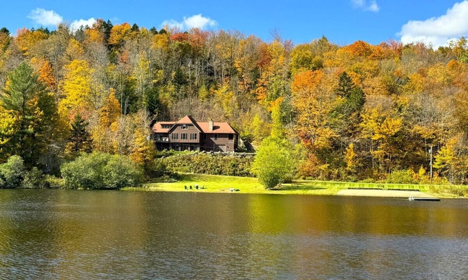 Wilmington Ski Chalet | Spectacular 4 Season Home on Spruce Lake