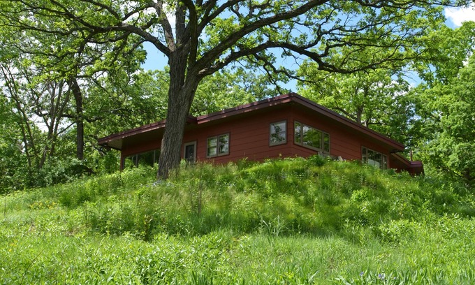 Eagle House | Spectacular 77 acre estate, fishing ponds & close to Kettle Moraine trails