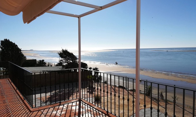 Laguna de El Portil Ski Chalet | Spectacular and independent villa, first line of the beach in Huelva