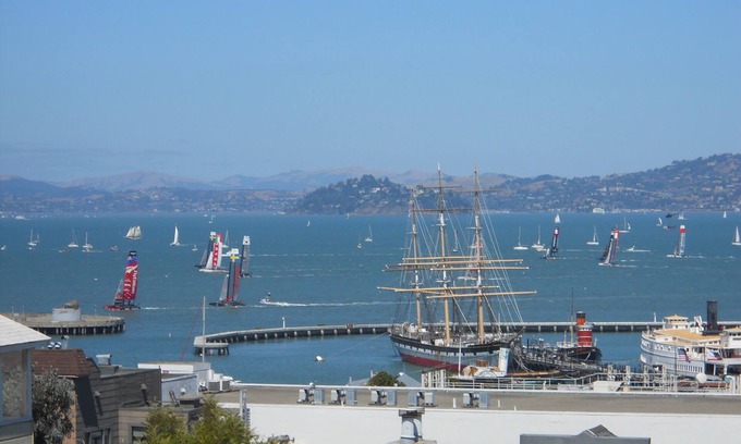 Fisherman's Wharf Apartment | Spectacular Bay and City Views