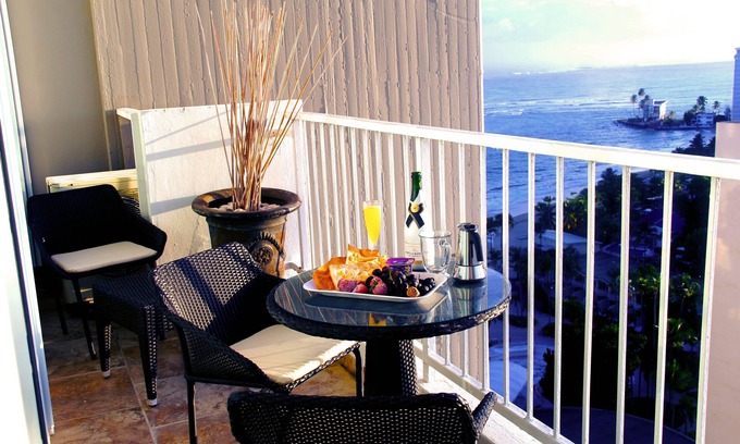 Isla Verde Apartment | 🌴Spectacular Beach Front Studio 🌴 19th Floor View of Beach, El Yunque Mt. & City