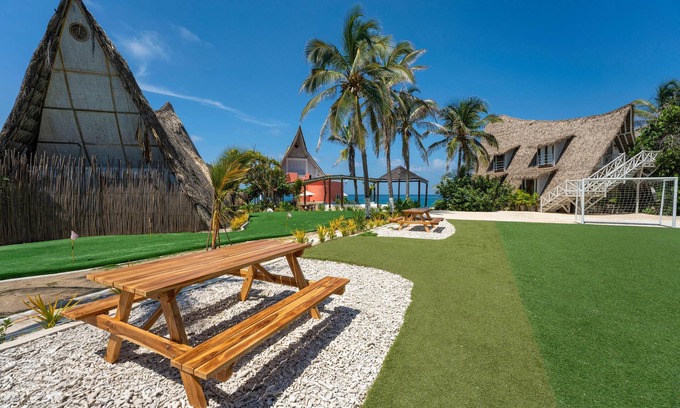Rosario Islands Villa | Spectacular beachfront home with pool and jacuzzi