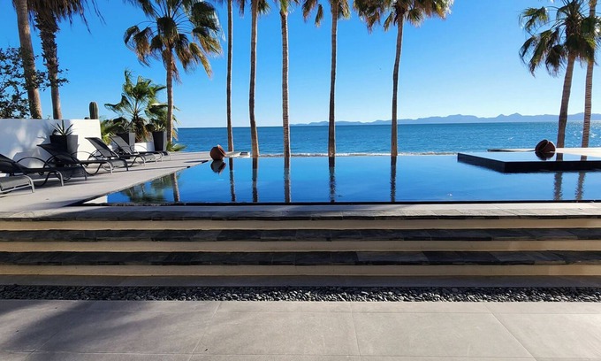 Loreto House | Spectacular Beachfront Hacienda in Loreto with pickleball court